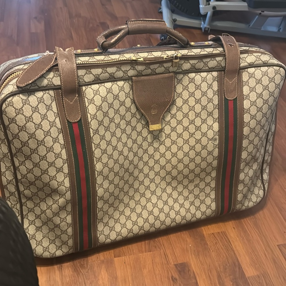 Authentic vintage Gucci luggage suitcase with key and lock